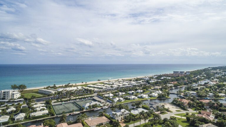 Aerial view of the city of Boynton Beach, FL next to the ocean.